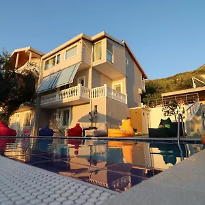 Elarad Wlora